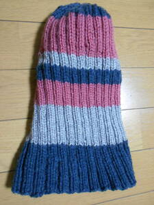 手編みの帽子 黒っぽい紺色・落ちついたピンク色・グレー色糸　定形外１４０円 