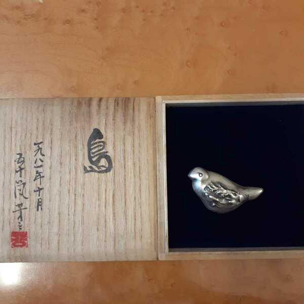 彫金 鳥 ペンダントトップ ブローチ 作家物 共箱 約5.2cm×2.5cm×0.8cm 素材不明