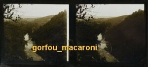 (1765) 1910年頃　ポジ・ガラス・ステレオ写真　(立体写真） ６×１３　山沿いの小さな川