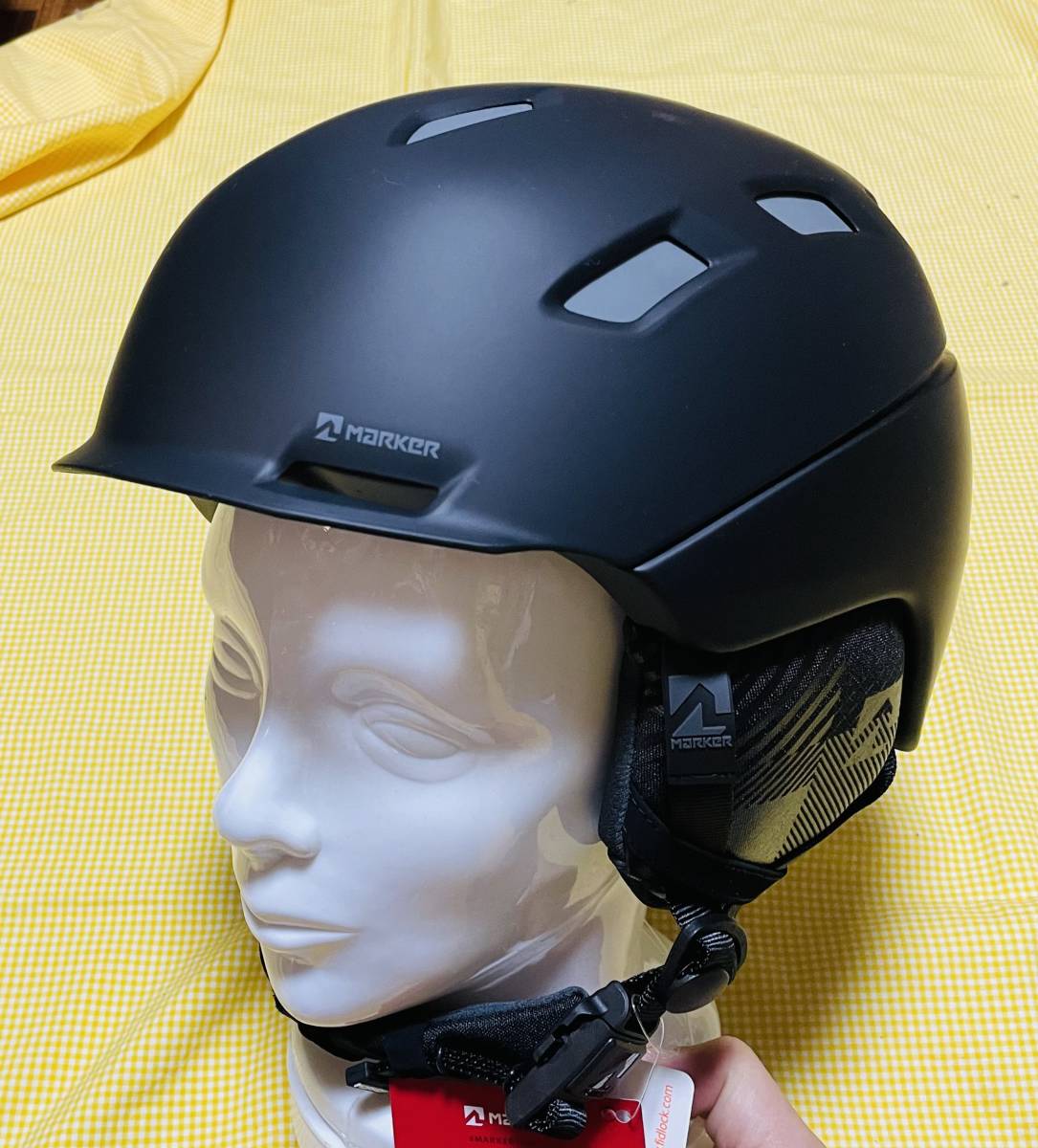 数々のアワードを受賞 新品未使用MARKER ジュニアヘルメット バイザー付き VIJO レッド MARKER ジュニアヘルメット 送料無料