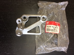 VFR400K NC21 ステップホルダー左 50700-ML0-900 長期保管未使用品 // 教習車