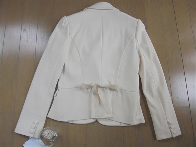 新品★レッセパッセ/LAISSE PASSE★白のブレザー、ジャケット、コサージュ付き★38 新品★レッセパッセ/LAISSE PASSE★白のブレザー、ジャケット、コサージュ付き★38