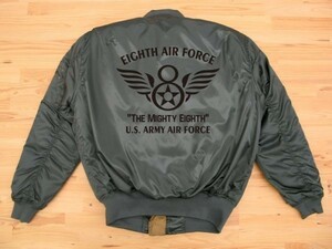 8th AIR FORCE カーキ プリントMA-1タイプ 黒 3L Printedジャケット ミリタリーブルゾン U.S. ARMY AIR FORCE the mighty eighth