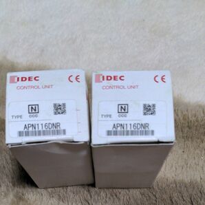 表示灯　 IDEC　APN116DNR(AC100V) ３0φ　旧型　2個