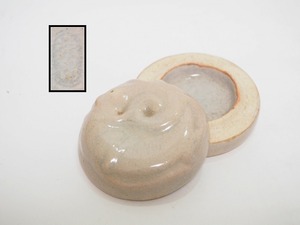 A1108 萩焼 渡辺栄泉 作 鼠香合 ☆ 茶道具 茶器 抹茶器 茶事 茶懐石 香合 香盒 盒子 合子 香道具 干支 子 陶器 作家物 在銘 陶印 良品 無傷