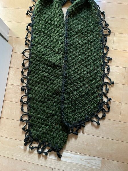 深緑の手編み風ショール