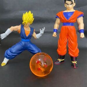 ドラゴンボール の方のフィギュア2人とドラゴンボールの玉セット