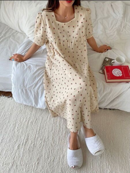 即購入○新品未使用品 shein DAZY パジャマ花柄ワンピース sサイズ 完売品