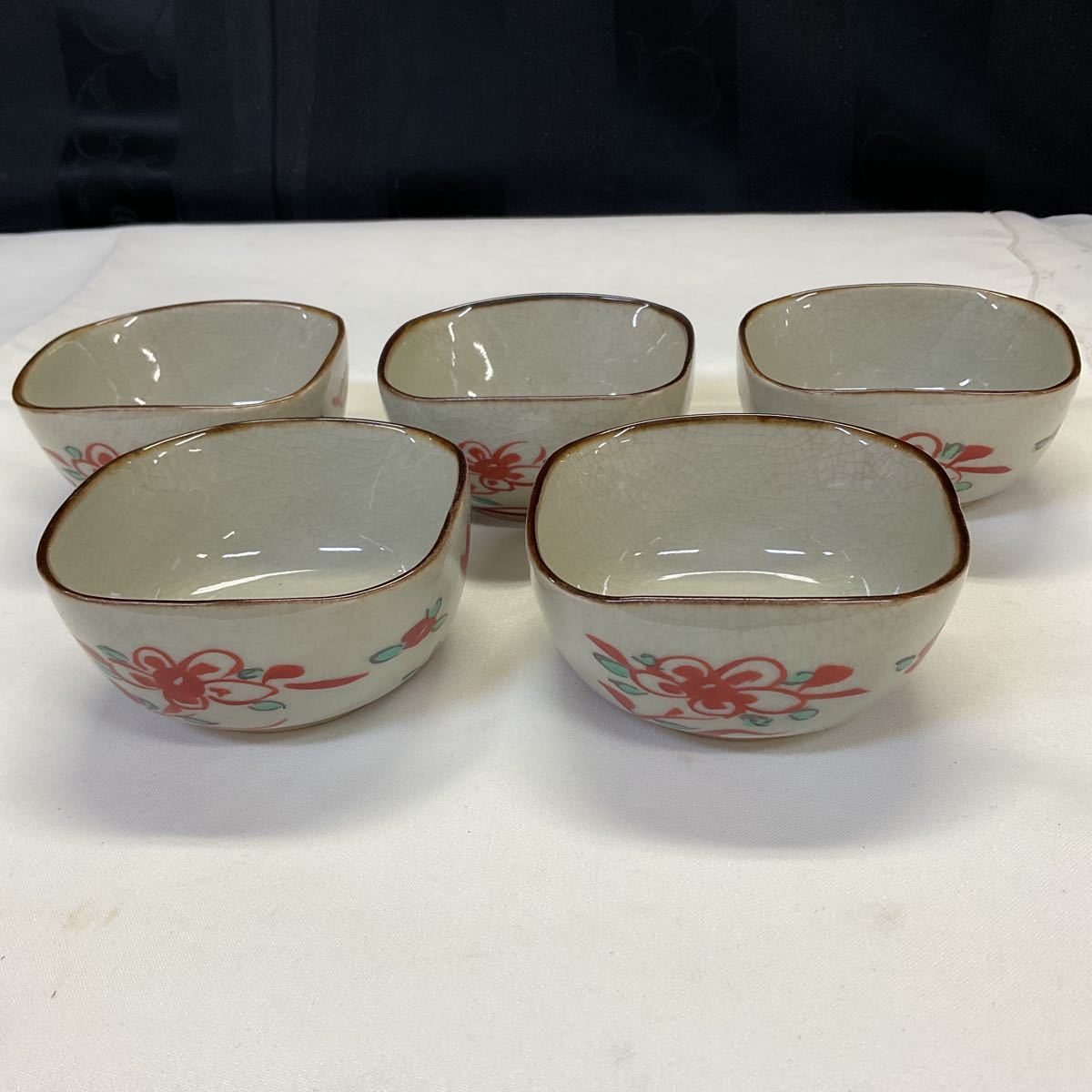 特注販売中 九谷焼 九谷の小鉢 3.5号小鉢揃 赤地桜・梅 小鉢5個入