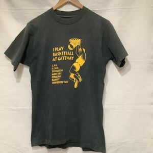 M26.古着プリントTシャツアメカジUSAアメリカフリー＆イージーバスケサイズM位ブラック