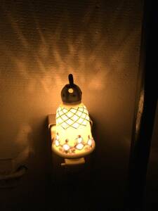 照明　常備灯　玄関　寝室　足元灯　コンセント型　陶製　未使用