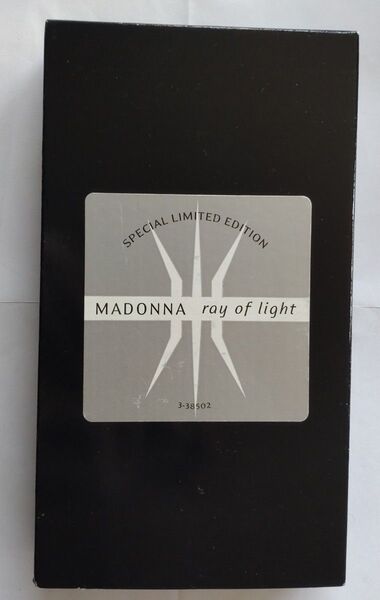 MADONNA マドンナ ray of light シリアルナンバー付 限定VHS ②