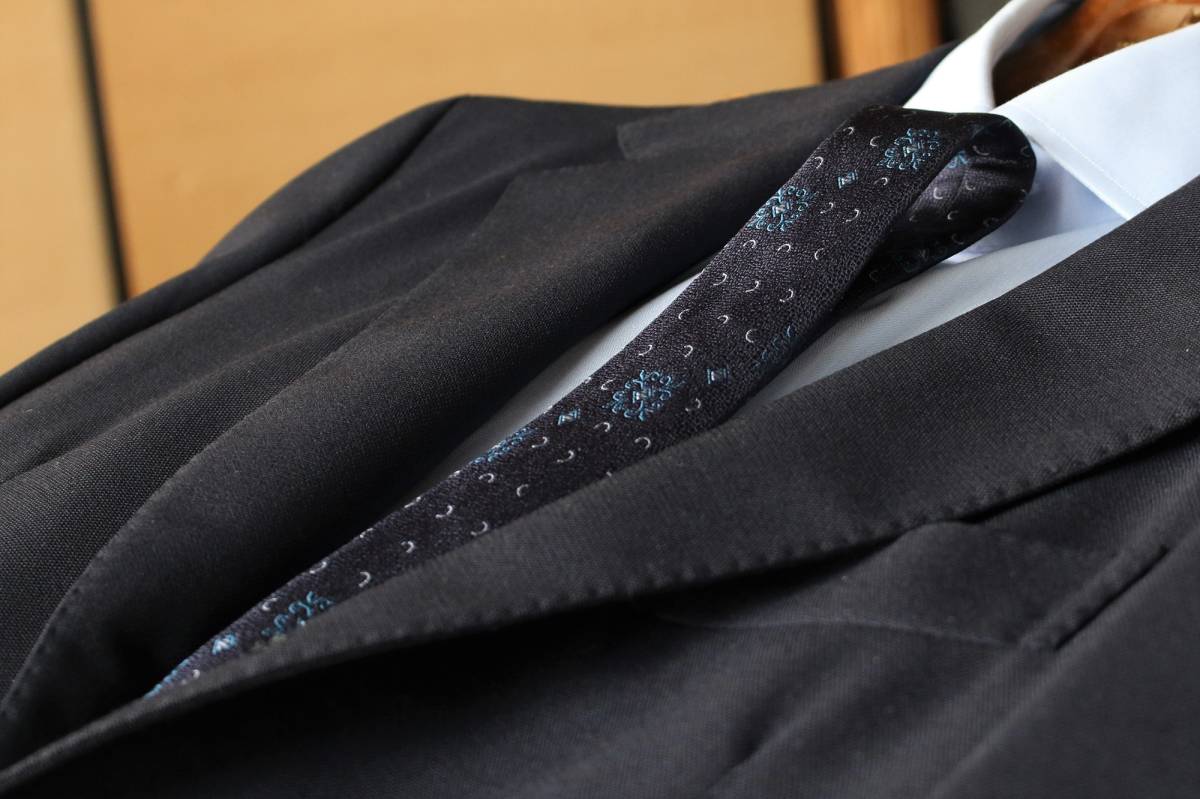 TIE YOUR TIE タイユアタイ ネイビーベース 幾何学模様 ネクタイ