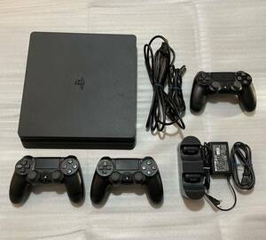 【美品】PS4 PlayStation4 CUH-2200A B01 ジェットブラック 500GB 純正コントローラー2個 純正充電スタンド付き 初期化・動作確認済み