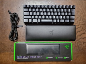 Razer Huntsman Mini JP ゲーミングキーボード とRAZER ERGONOMIC WRIST RESTのセット