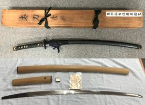 TM/ 太刀 無銘 奥州仙台住藤原国包？ 拵と白鞘 木箱あり 刃長70.6cm　反り1.9cm　刀身重量759ｇ刀剣 武具 刀 コレクション 1210-01