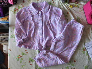 サンリオ店舗購入　ぼんぼんりぼん　春秋冬用長袖パジャマ　120サイズ　中綿入り　薄紫