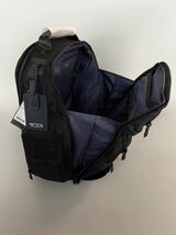 【美品】TUMI Alpha3バックパック T-Pass ビジネスクラス・ブリーフ・パック、色［ブラック／ネイビー］、保存袋付き_画像8