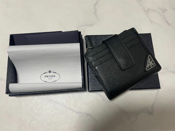 PRADA 財布