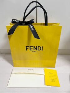 FENDI フェンディ　ショッパー　紙袋 ショップ袋　小　縦26横26マチ10.5リボン付き