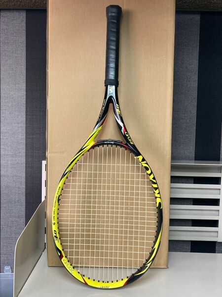 テニスラケット　スリクソン REVO3.0