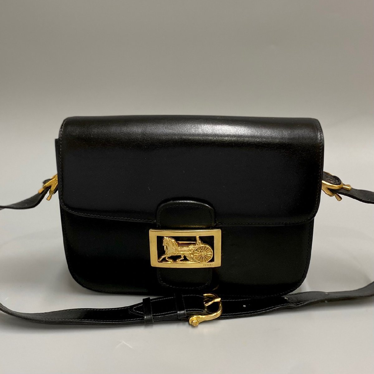 CELINE ショルダーバッグの値段と価格推移は?|3,838件の売買情報を ...