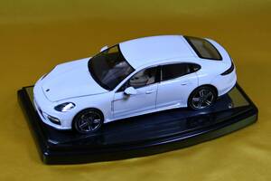 * interior . how? * Germany Revell 1/24 Porsche Panamera TURBO one-off finished model 