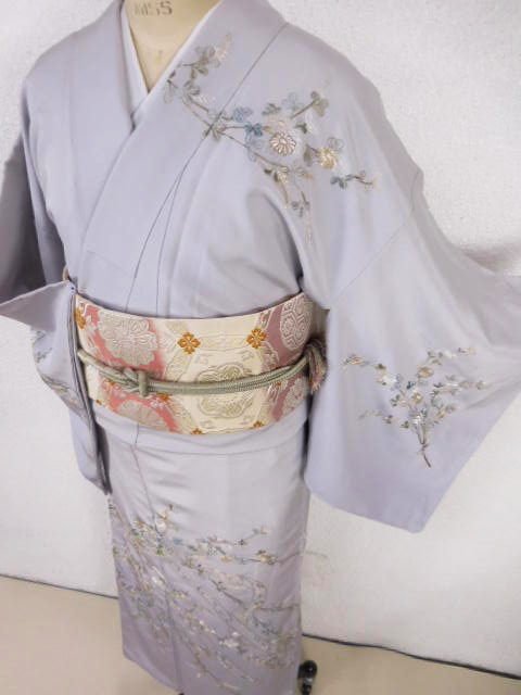 訪問着 スワトウ刺繍の値段と価格推移は?|369件の売買情報を集計した ...