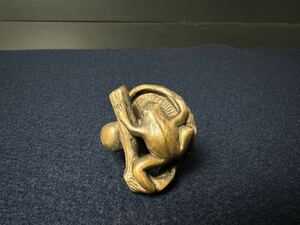 [HG492] из дерева netsuke . грибы маленький . скульптура .. предмет дым . inserting дерево гравюра .. лягушка рептилии 