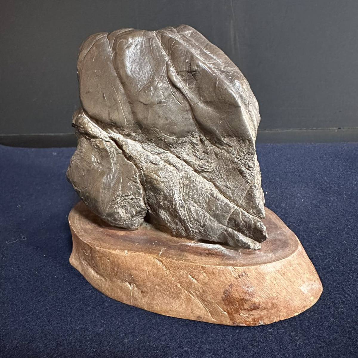 ER 古谷石 滝石 盆石 約1.6kg 木製台座 飾石 水石   JChere Yahoo