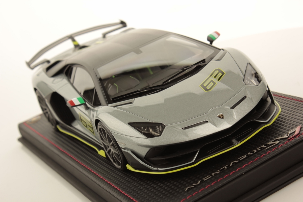 世界で１台 世界争奪の 赤パール 封印シール未開封 MR 1/18 Aventador