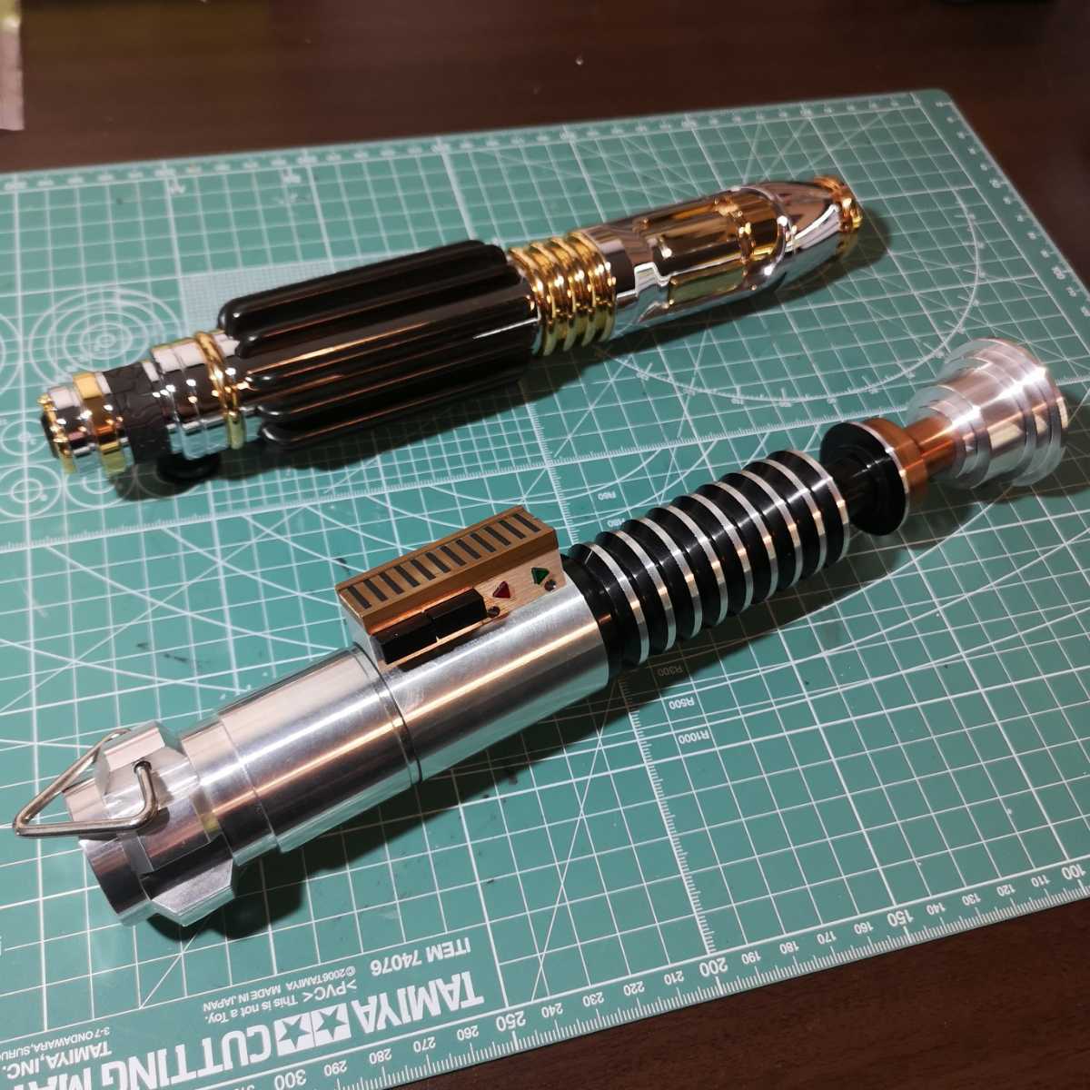 カスタムライトセーバー〈E-102型シルバー&ブルー〉SN-Pixel新品未使用-