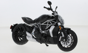 1/12 ドゥカティ ディアベル シルバー 黒 ブラック Maisto Ducati X Diavel S silver black 2013 1:12 新品 梱包サイズ60