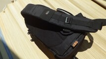 美品　ロープロ Lowepro スリングショット 102AW_画像2