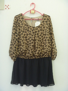 **[ E hyphen world gallery ] Leopard × black switch . One-piece free size 8 minute sleeve? * unused tag attaching 