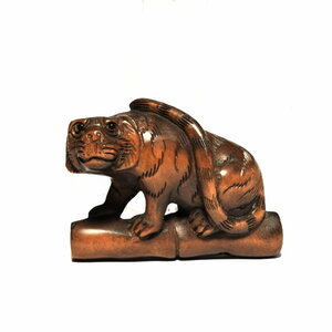 根付 虎 木彫品 木製 彫刻品 トラ na07-r-11