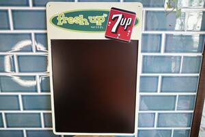 新品 ７UP セブンアップ チョークボード エンボス メタルサイン 看板 世田谷ベース インテリア アメリカン USA 店舗ディスプレイ　②