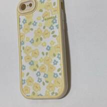 新品　優しい黄色の花柄のiPhoneSEケース iPhoneケース 7/8/SE2.3用 自然　植物　華やか　花　綺麗　自然　パステル　ソフトケース_画像3