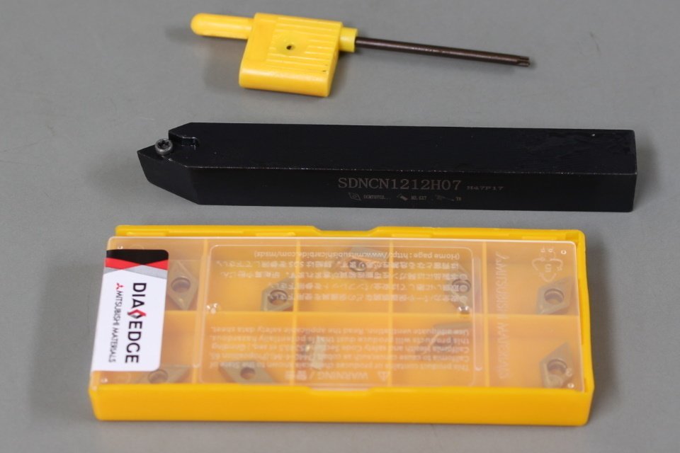 タンガロイ チップ 1キロ バイト カッター 超硬 中古