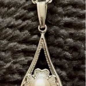 伊勢志摩真珠 本真珠一粒ネックレス 箱あり シルバーのチェーン付き 新品未使用 になります。