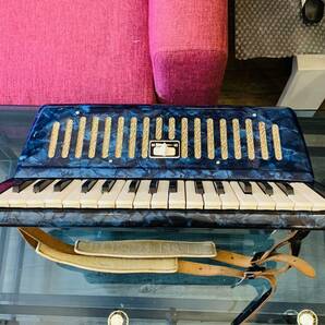 【YAMAHA/ヤマハ】T-32B アコーディオン ケース付き/鍵盤楽器 楽器 音楽 テナー 青の画像4