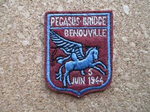 60s フランスFRANCEペガサス橋の戦いPEGASUS BRIDGE BENOUVILLEビンテージ ワッペン/紋章エンブレムantiqueイギリス軍第6空挺師団PATCH D⑤