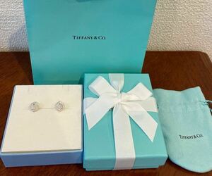 新品 正規品 ティファニー tiffany&co ピアス ツイストノットメッシュ シルバー ケース 巾着 紙袋 リボン サマセット プレゼント　ギフト