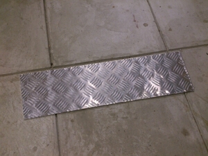 アルミ縞板 2.5×590×165 シマ板 端材 滑り止め デコトラ DIY
