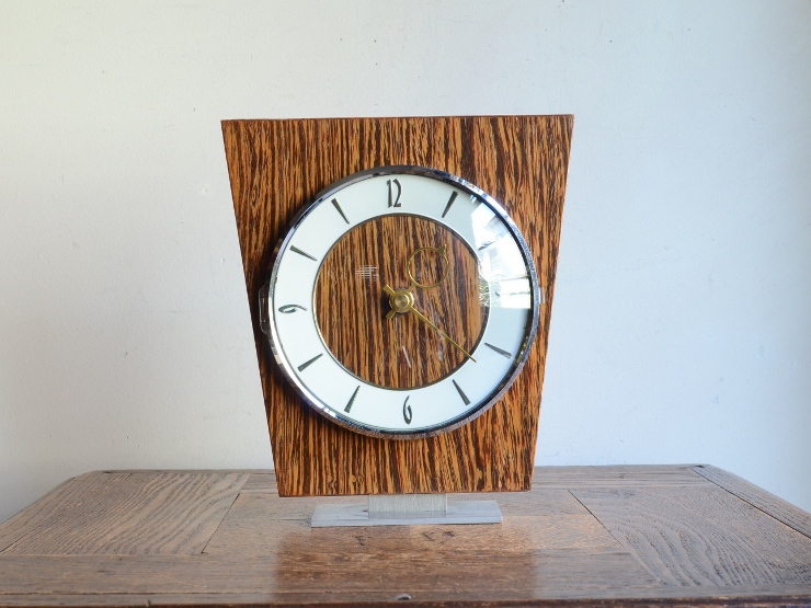 木製置き時計の値段と価格推移は？｜4件の売買データから木製置き時計