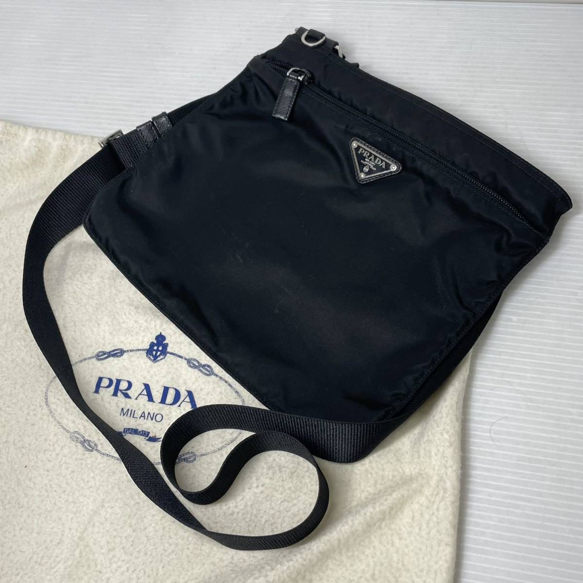 PRADA ショルダーバッグの値段と価格推移は?|4,815件の売買情報を ...
