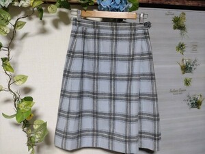 美品 UNTITLED(アンタイトル)大人の美デザイン 冬 春 スカート SIZE2 Mサイズ 日本製 ワールド 毛 ナイロン 柔らか パターン 切替し加工