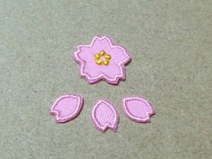 マスクデコ用飾り/縁取り刺繍桃色桜の花1枚と花びらワッペン3枚1セット/ピンク・桃色