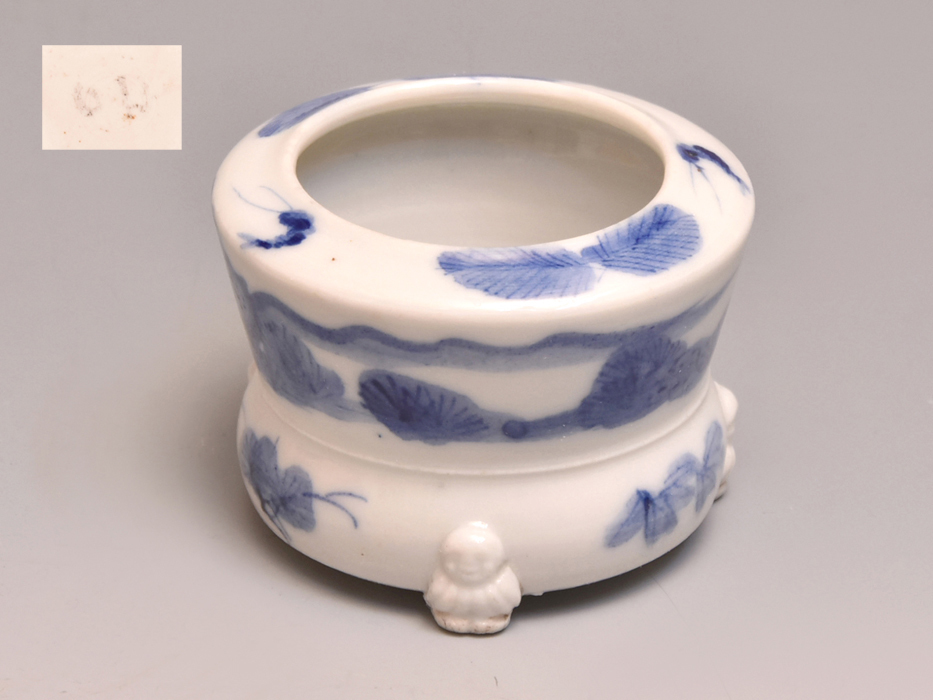 陶器製香合染付古伊万里? 伊万里焼? 有田焼? 直径約6.2cm 高さ約3cm