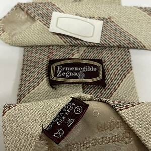 エルメネジルドゼニア(Ermenegildo Zegna) ベージュレジメンタルネクタイ